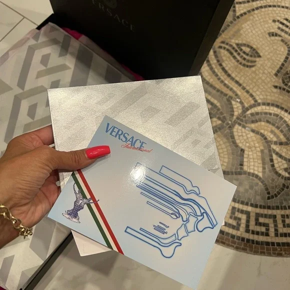 Authentic VERSACE BATHROBE ❤️❤️ - Picture 7 of 7